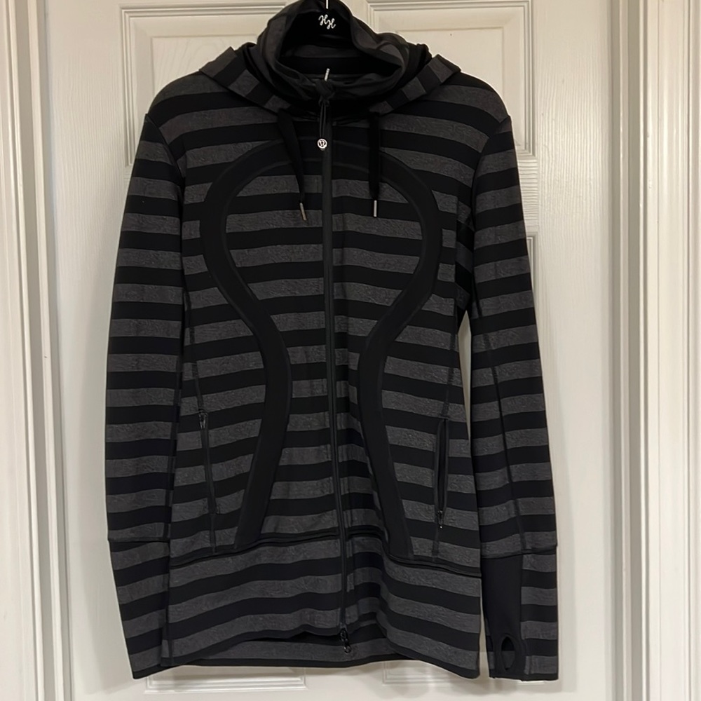 EUC lululemon jacket size 10